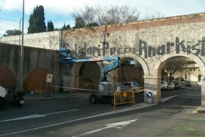 Las pintadas cuestan 180.000 euros en las arcas municipales los últimos tres años