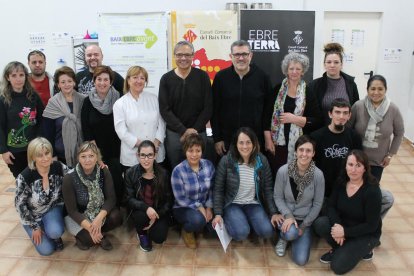 Foto de grupo de los restauradores profesionales que han participado en el Seminario de Creatividad Culinaria del Baix Ebre.