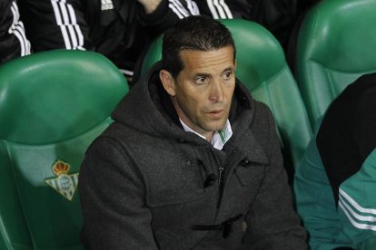 El entrenador Juan Merino, en una imagen durante uno de los enfrentamientos en su paso por el Betis.