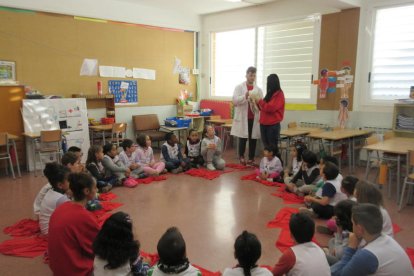 Actividad realizada por participantes de la Casa d'Oficis en el ámbito de dinamización de actividades de ocio infantil y juvenil.