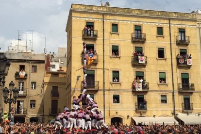 3de9f i pilar de la Colla Jove de Tarragona a la diada de Santa Tecla.