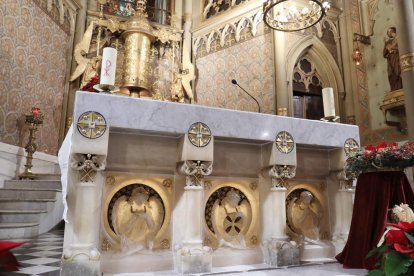 Altar i ostensori d'Antoni Gaudí al carrer Méndez Núñez.