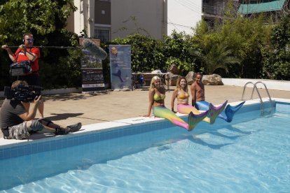 La FOX finlandesa enregistra un programa a l'escola de sirenes de Tarragona