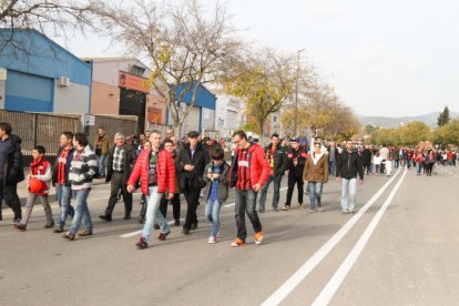 Aficionats, entrant a l'Estadi.