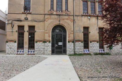 La antigua escuela Olga Xirinacs, escenario de la película Occidente