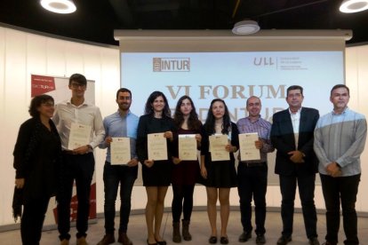 Los estudiantes que han hecho los ocho mejores trabajos de fin de master sobre innovación en el turismo han presentado sus proyectos en Tenerife.