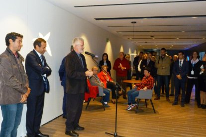 Imatge de l'acte d'inauguració de la nova oficina Store al Vendrell.