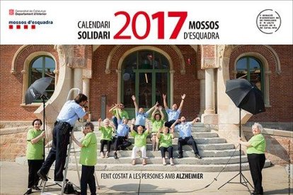 Els malalts d'Alzheimer i els seus familiars protagonitzen la quarta edició del calendari.