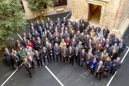 Los participantes al encuentro de las comisiones del AEQT.