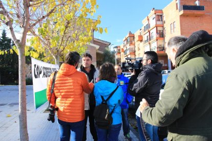 Un membre d'Unió de Pagesos atenent als mitjans en la mobilització d'aquest divendres a Montblanc.