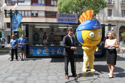 El momento de la inauguración del punto de venta y del contador de Tarragona 2017.