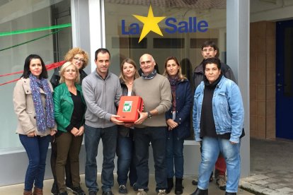 La Salle Torreforta instal·la un desfibril·lador automàtic a l'escola