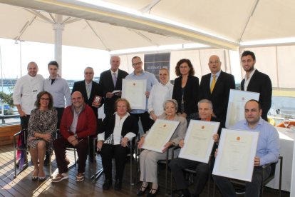 Foto de familia de todos los representantes de los establecimientos distinguidos en la Guía Gourmand 2017 que se ha presentado recientemente.