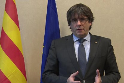 El president Carles Puigdemont enviant un missatge, aquest divendres 10 de novembre.