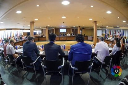 Una de las reuniones realizadas para tratar el fútbol femenino.