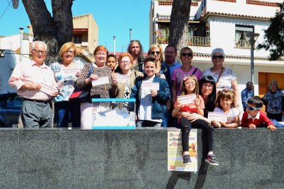 Imatge dels guanyadors del sorteig de les vuit mones de Pasqua.