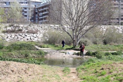 Una de les passarel·les podria estar en aquest punt, prop del Pont de Santa Tecla.