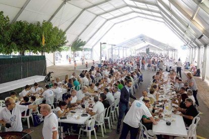 Imagen de la carpa donde se celebró la Sartén|Paella Popular.