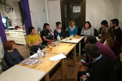 Un moment de la primera reunió, que ha tingut lloc aquest dimecres al vespre.