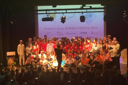 Imatge de la foto de família realizada al finalitzar l'acte.