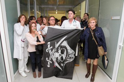 Trabajadores del Sant Joan, durante una de las últimas protestas, con la presidenta Alicia Martín.