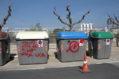 Con esta acción se eliminarán los grafitis pintados en los contenedores.