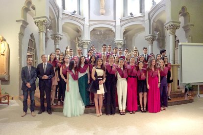 Imatge dels alumnes de Batxillerat de Les Teresianes durant l'acte de graduació.