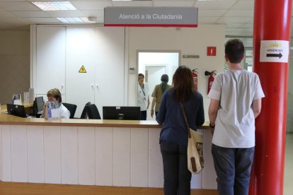 El mostrador de atención al público del CAP Sant Joan de Vilanova i la Geltrú.