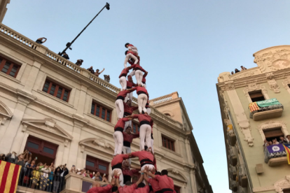 4de10fm de la Colla Vella dels Xiquets de Valls a la Diada del Mercadal.