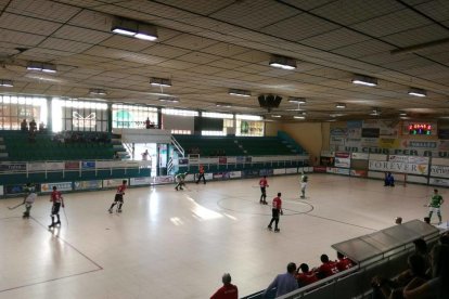 L'equip d'hoquei, al pavelló del Club d'Esports del Vendrell.