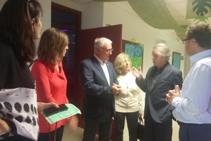 Francesc Tarragona visita las intal·lacions renovadas con los responsables de Villablanca