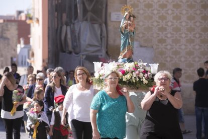 Imatge de la processó al seu pas per la plaça del Rei.