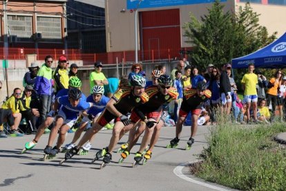 El patinaje de velocidad es una modalidad deportiva de gran vistosidad para los espectadores y al mismo tiempo una especialidad de una gran exigencia física y habilidad para los participantes