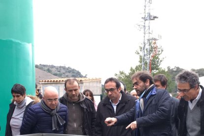 El conseller de Territorio y Sostenibilidad, Josep Rull, haciendo la inauguración de la depuradora de Porrera.