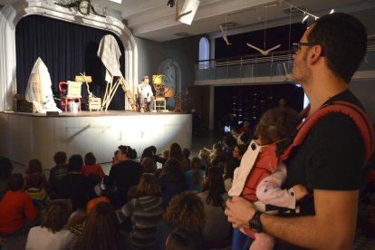 El teatro del Poso de Pescadores se llenó de referencias marítimas.