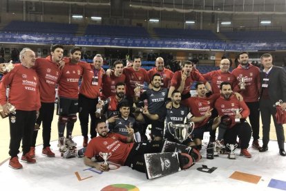 Els jugadors del Benfica celebren a Reus la consecució de la Copa Intercontinental.