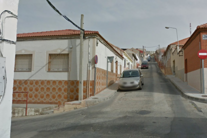 Els fets van tenir lloc a la matinada al carrer Juan Padilla de Puertollano.