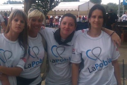 Laura Ginés, amb la seva germana, Carmen, la seva cunyada Claudia i Susana en una foto d'arxiu.