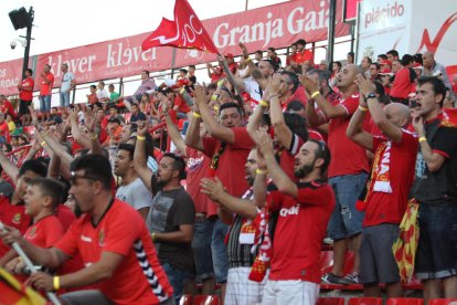 L'afició del Nàstic (a la imatge, en el partit contra l'Almeria) vol tornar a veure al seu equip guanyar.