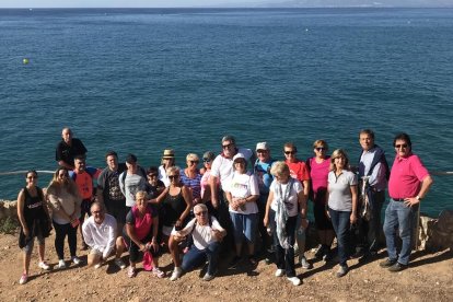 Fotografía de grupo de los participantes a la caminata.