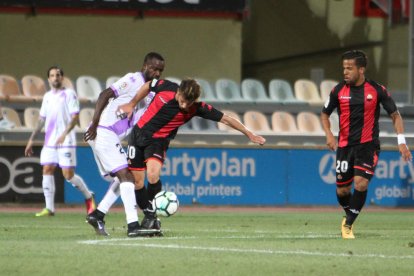 Ricardo Vaz, a la izquierda de la imagen, puede ser una de las novedades al once. A la derecha, Gus Ledes, durante el CF Reus-Numancia.