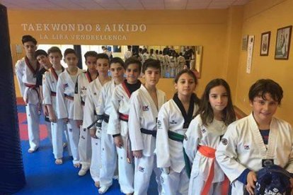 Imatge dels integrants de la secció de Taekwondo de la Lira Vendrellenca.