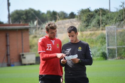 Manu Barreiro, durant un entrenament d'aquesta setmana, acompanyat del preparador físic Alejandro Prieto.