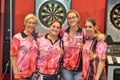 Montse Boronat, Remedios García, Iolanda Riba y Lorena Pérez, las Pink Tower.