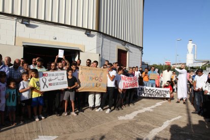 Unes 400 persones s'han citat a la mesquita de Cambrils.