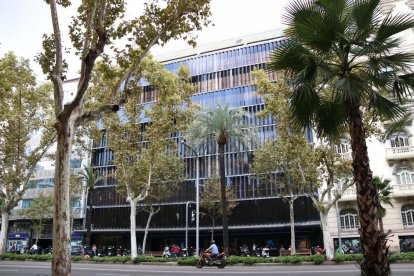 Imatge de la façana de la seu de Colonial a l'Avinguda Diagonal de Barcelona.