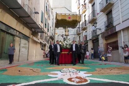 Imatge d'una de les catifes que engalanava el nucli.