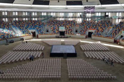 L'interior de la Tàrraco Arena Plaça preparat per acollir l'acte, que comptarà amb la presència, entre d'altres, de Puigdemont i Junqueras.