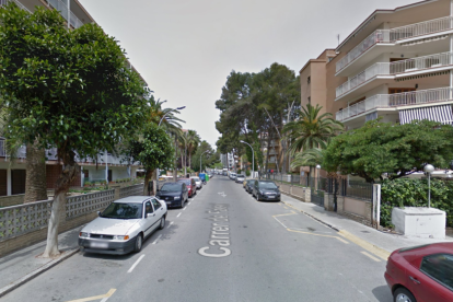 Los jóvenes se alojaban en un apartamento de la calle Falset de Salou.