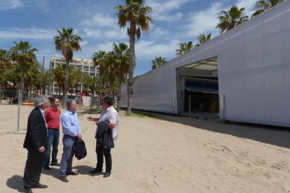 Un instant de la visita de les obres.